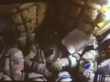 Tres astronautas muestran su aterrizaje Tres astronautas muestran su aterrizaje