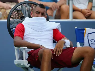Nick Kyrgios, durante el descanso de un partido Nick Kyrgios, durante el descanso de un partido