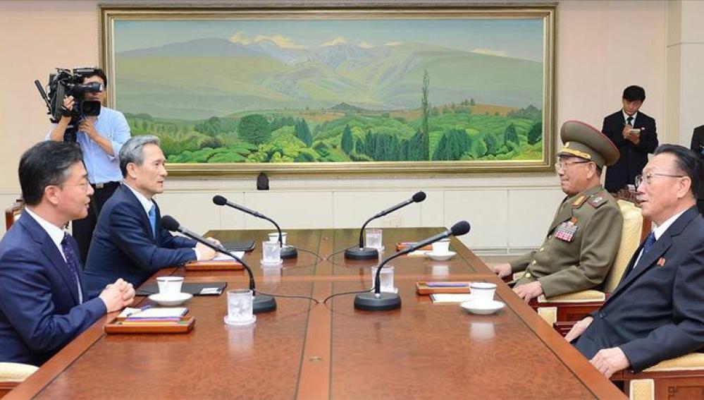 Las dos Coreas mantienen reuniones para poner fin a la crisis militar