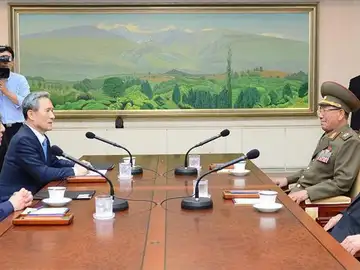 Las dos Coreas mantienen reuniones para poner fin a la crisis militar Las dos Coreas mantienen reuniones para poner fin a la crisis militar