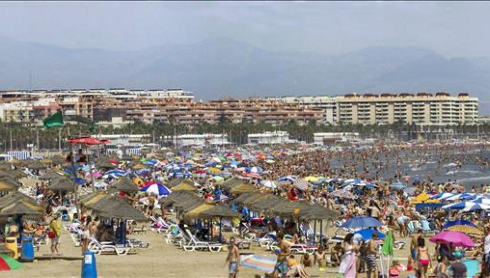 Turistas en las playas valencianas