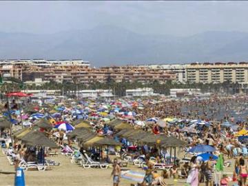 Turistas en las playas valencianas