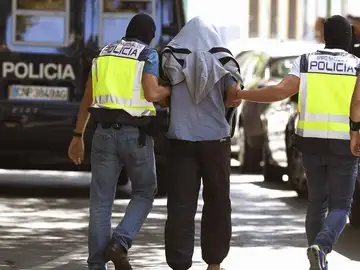 Detienen a 14 personas en una operación antiterrorista Detienen a 14 personas en una operación antiterrorista
