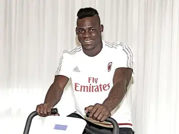 Balotelli, pasando el reconocimiento médico con el Milán Balotelli, pasando el reconocimiento médico con el Milán