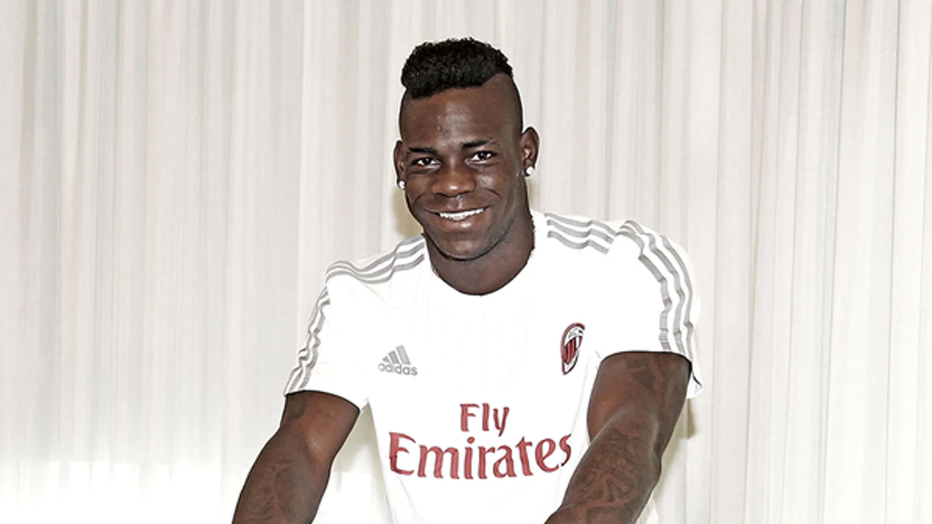 Balotelli, pasando el reconocimiento médico con el Milán Balotelli, pasando el reconocimiento médico con el Milán