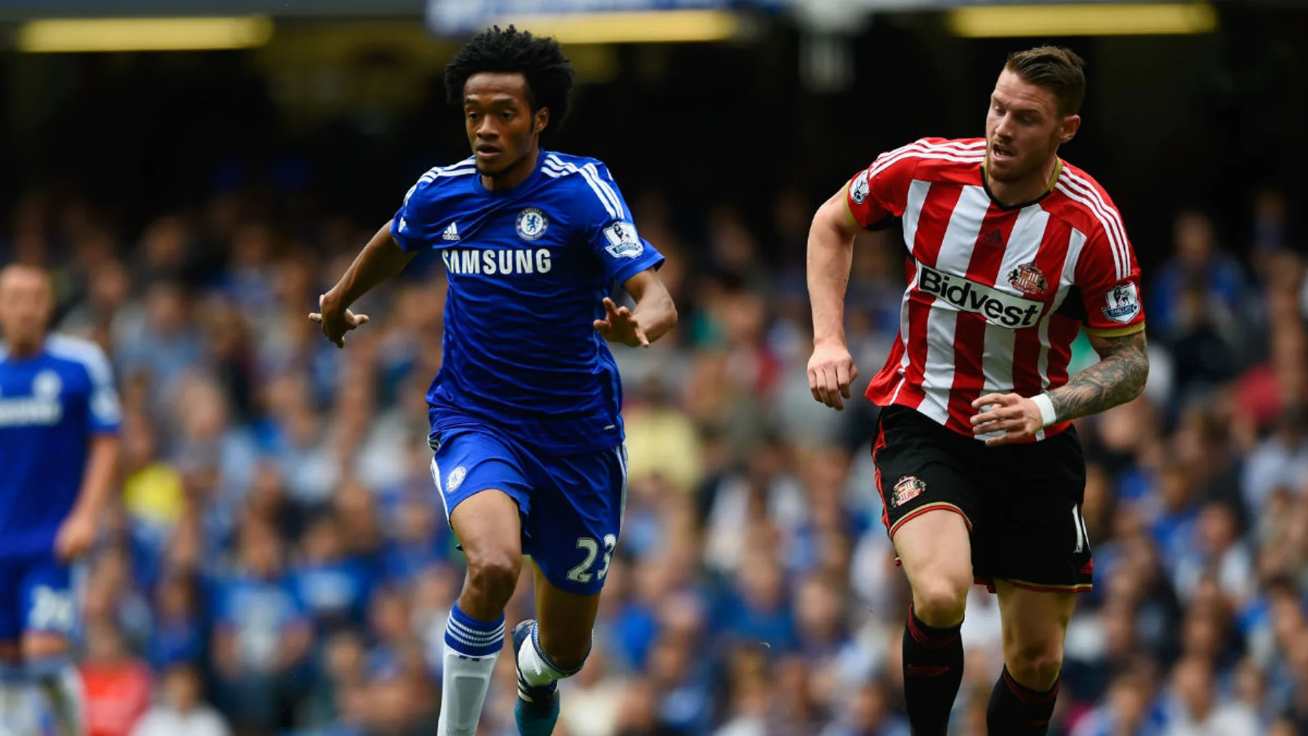 Cuadrado conduce el balón en un partido con el Chelsea Cuadrado conduce el balón en un partido con el Chelsea