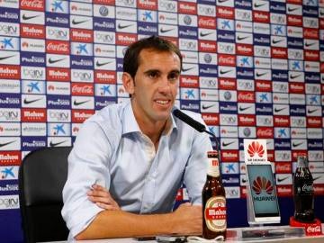 Godín en rueda de prensa