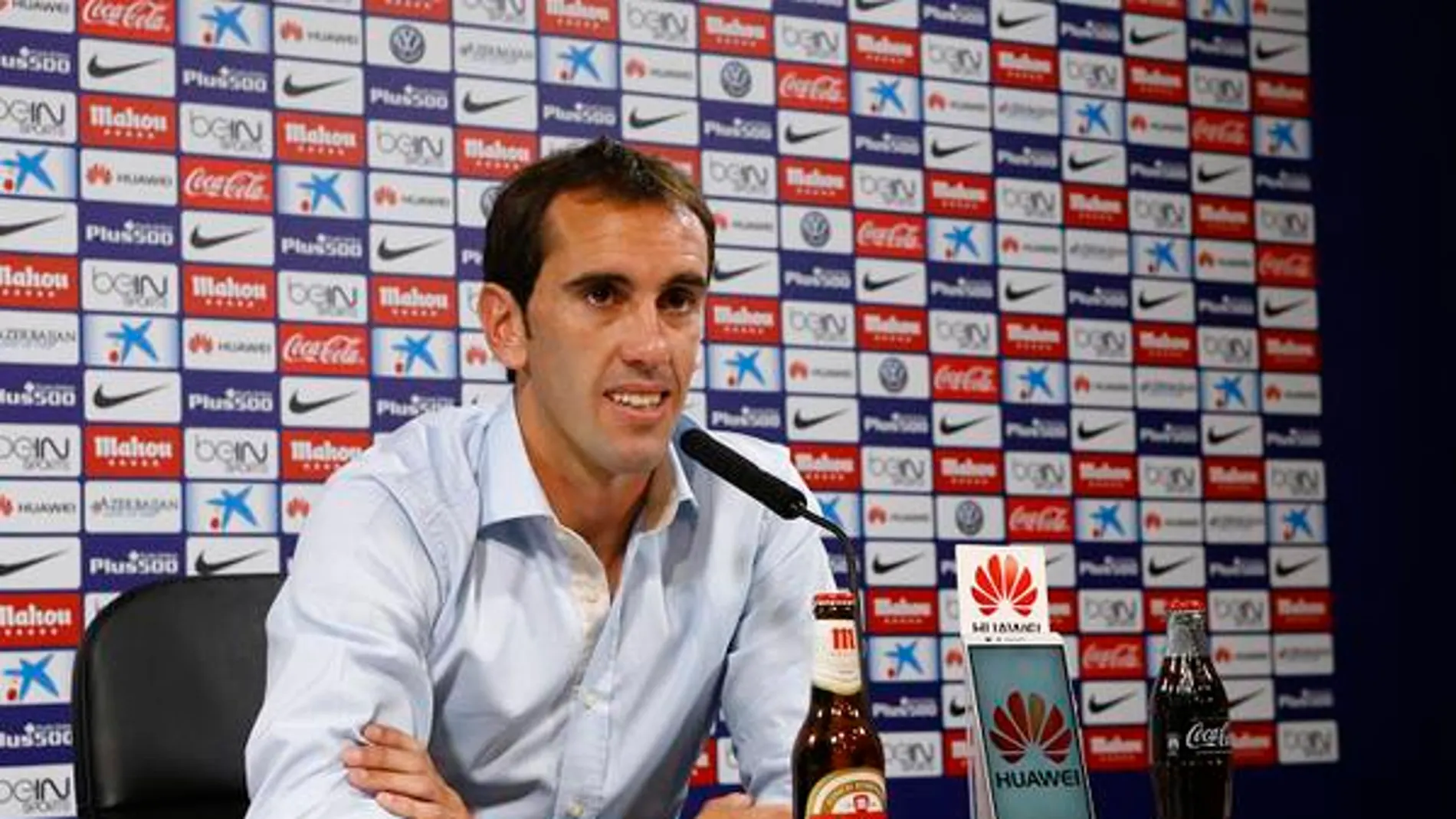 Godín en rueda de prensa Godín en rueda de prensa