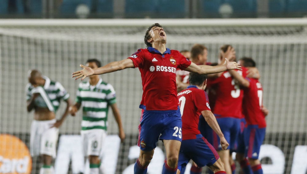 Los jugadores del CSKA de Moscú celebran su clasificación