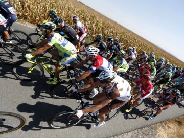 El pelotón, durante la quinta etapa de la Vuelta