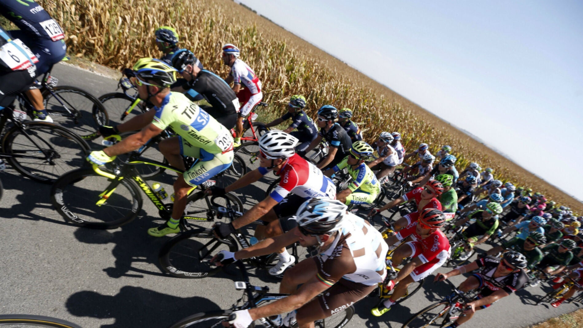 El pelot&oacute;n, durante la quinta etapa de la Vuelta