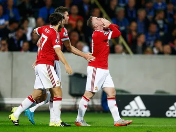 Rooney celebra uno de sus tres goles contra el Brujas Rooney celebra uno de sus tres goles contra el Brujas