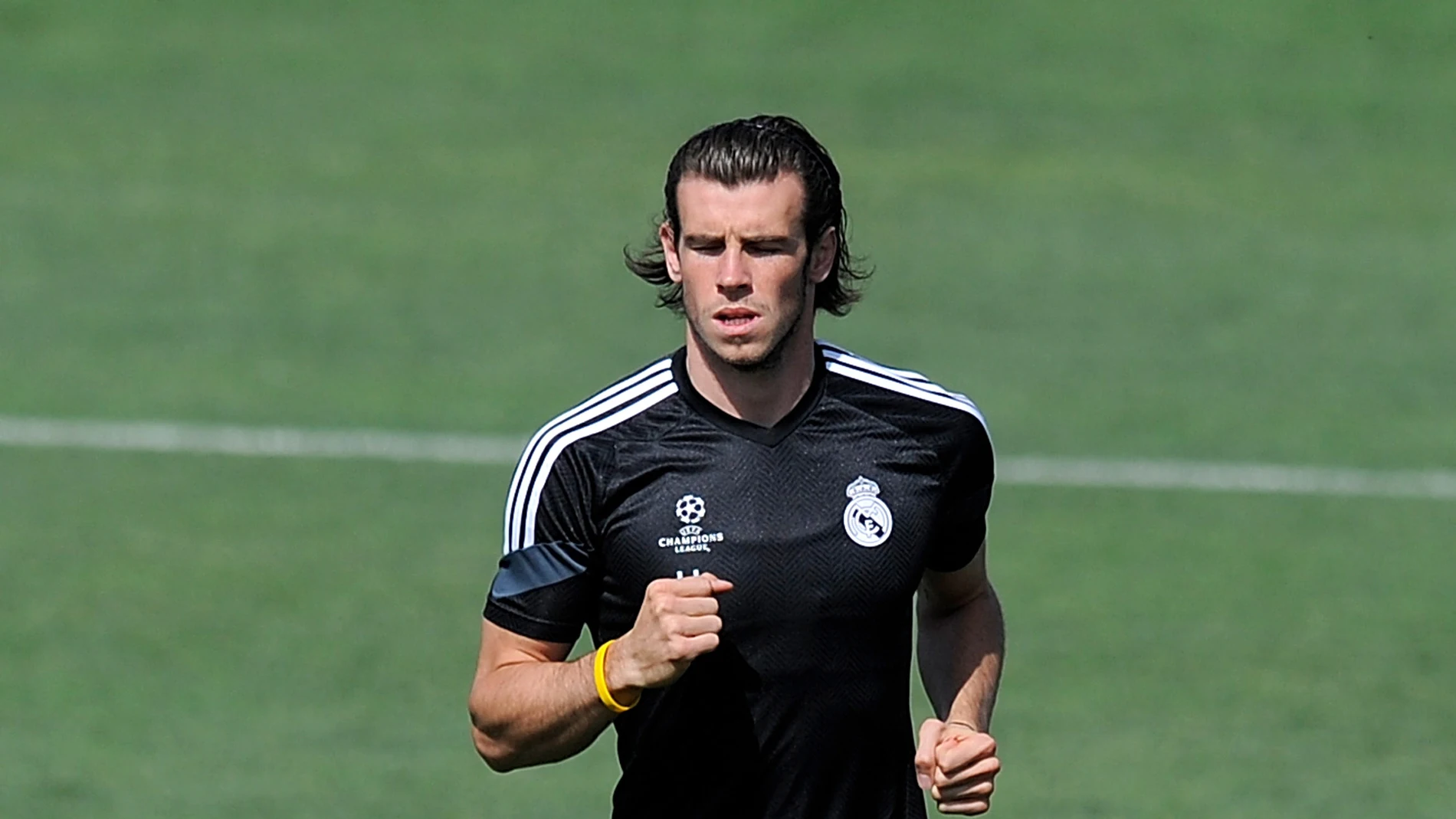 Bale se ejercita en solitario Bale se ejercita en solitario