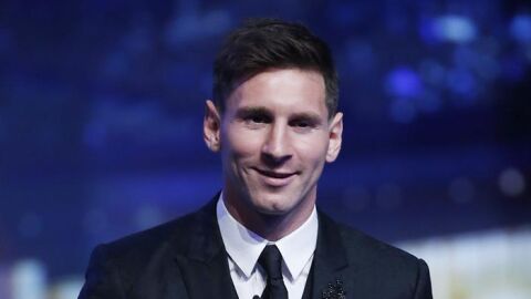 Messi recoge el galard&oacute;n de mejor jugador de Europa