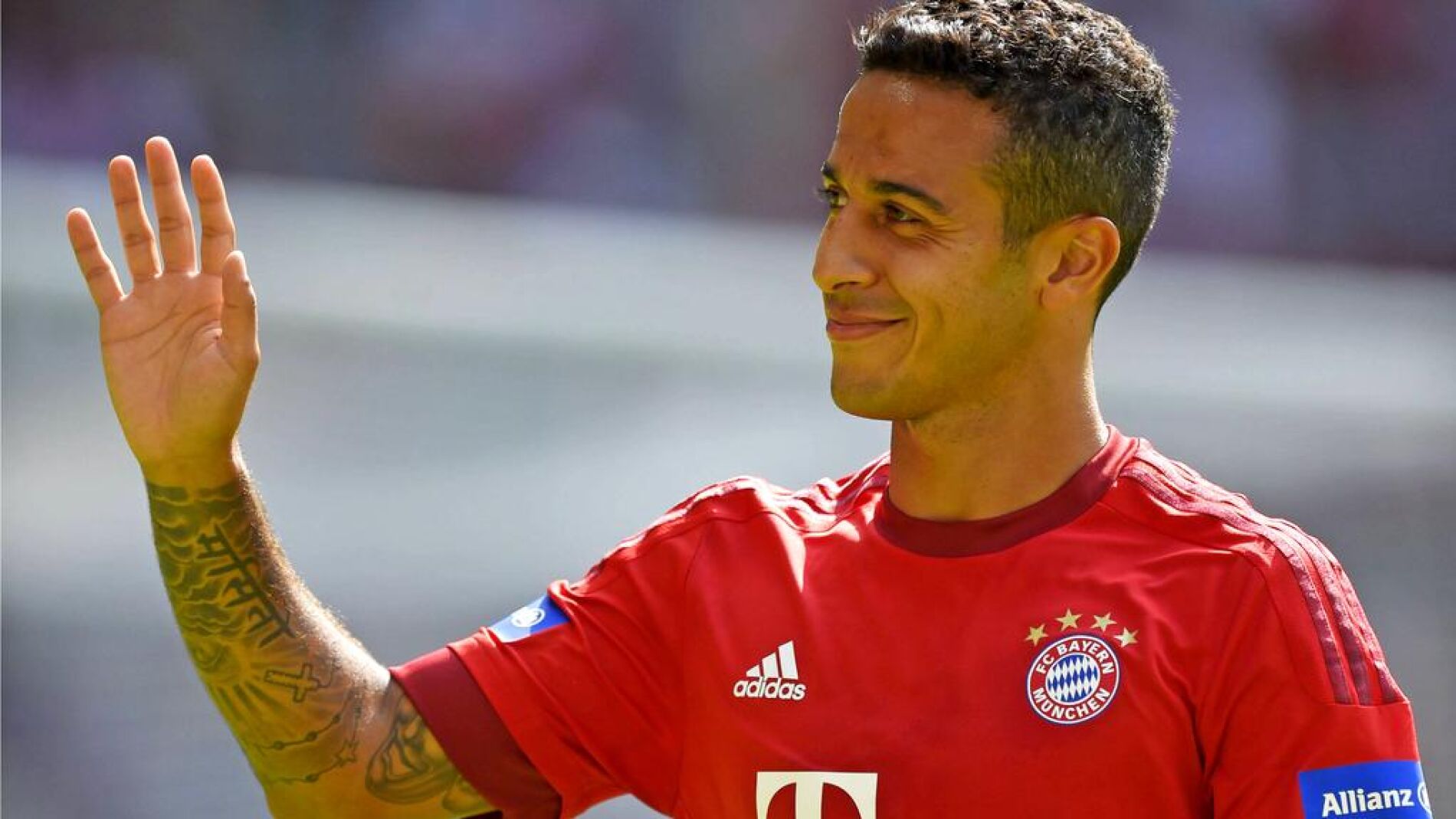 Thiago Alc&aacute;ntara con la camiseta del Bayern