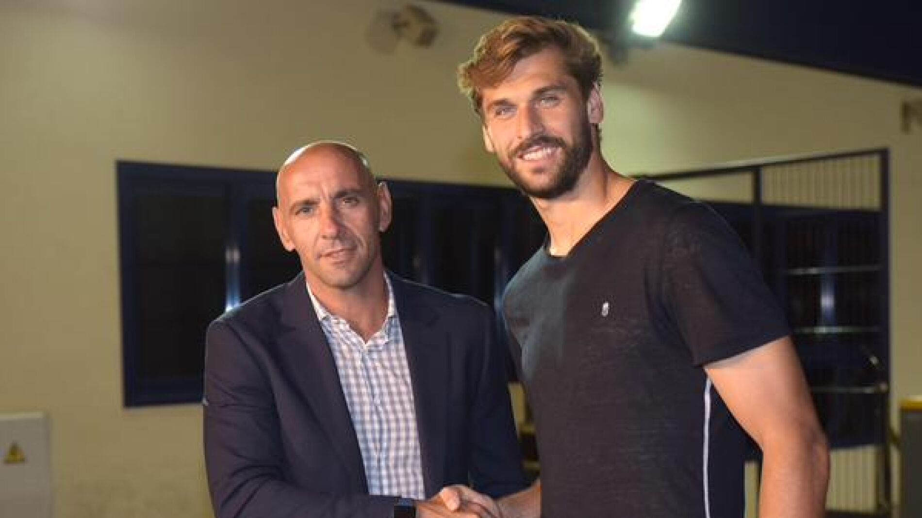 Fernando Llorente posa con Monchi