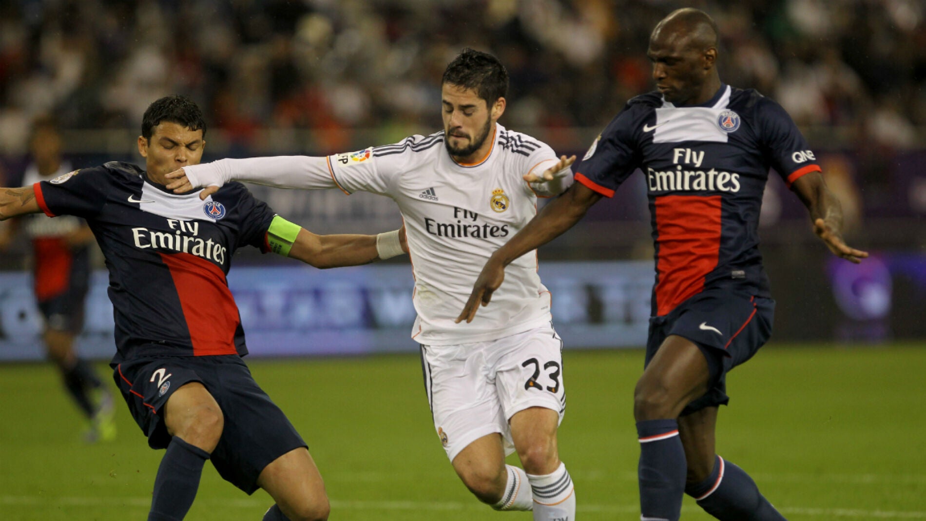 Isco, intentando driblar a Thiago Silva