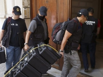 La Guardia Civil registra la fundación de CDC por un presunto caso de corrupción