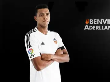 El Valencia anuncia el fichaje de Aderllan Santos El Valencia anuncia el fichaje de Aderllan Santos