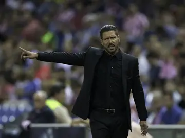 Simeone da instrucciones en banda Simeone da instrucciones en banda
