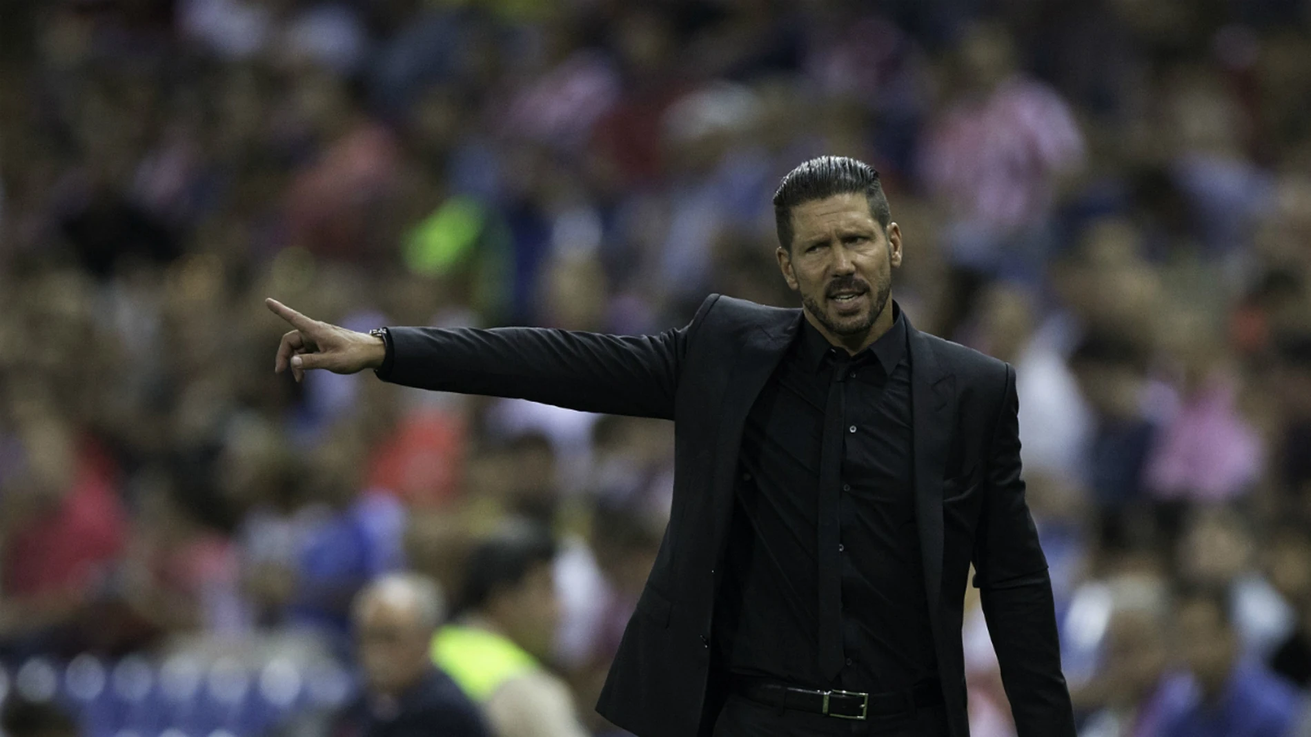 Simeone da instrucciones en banda Simeone da instrucciones en banda
