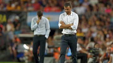 Luis Enrique, en la banda durante el partido con el Málaga