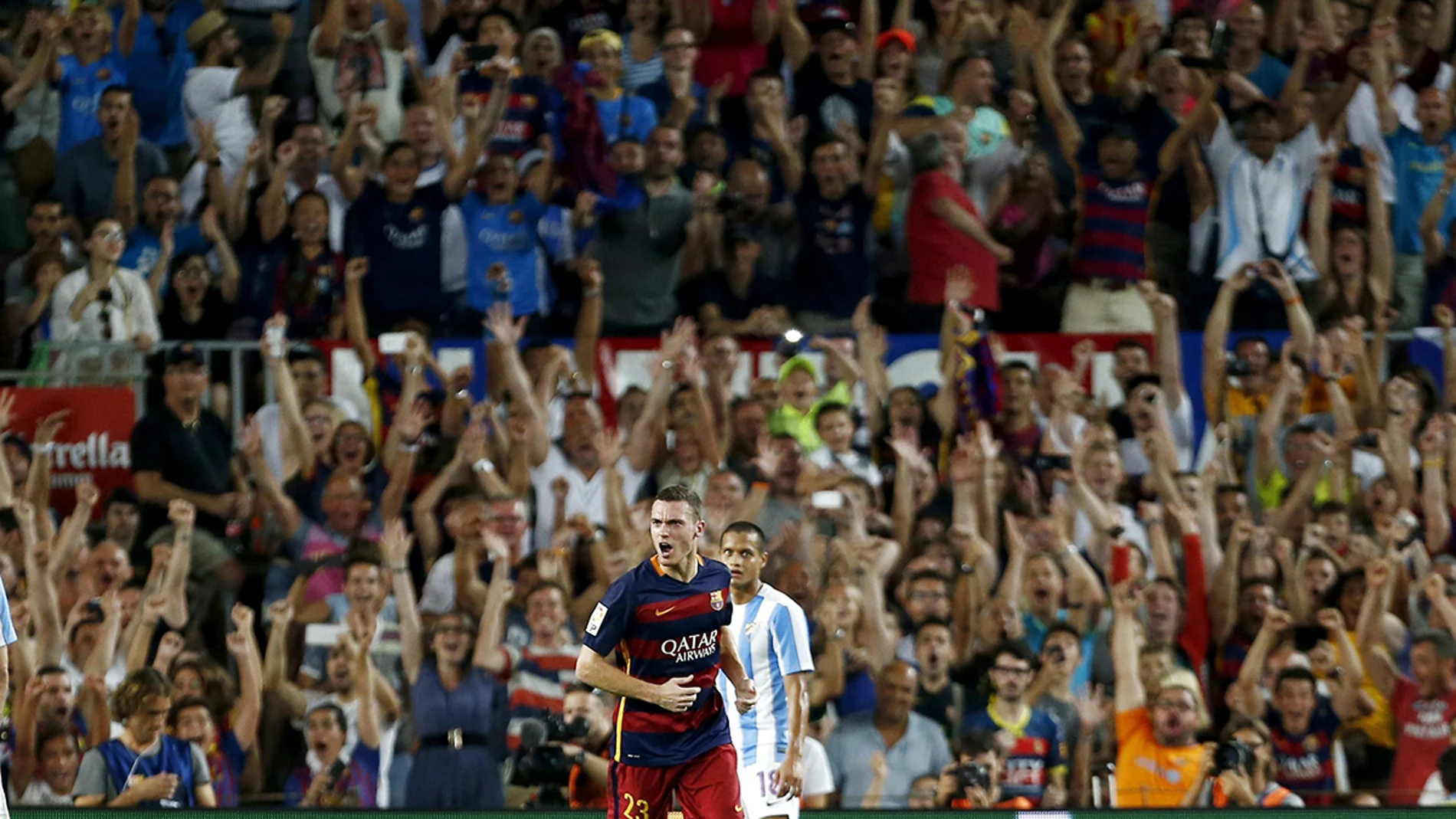 Vermaelen celebra su gol ante el delirio del Camp Nou Vermaelen celebra su gol ante el delirio del Camp Nou