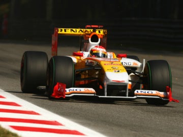 Alonso, a bordo del Renault en 2009