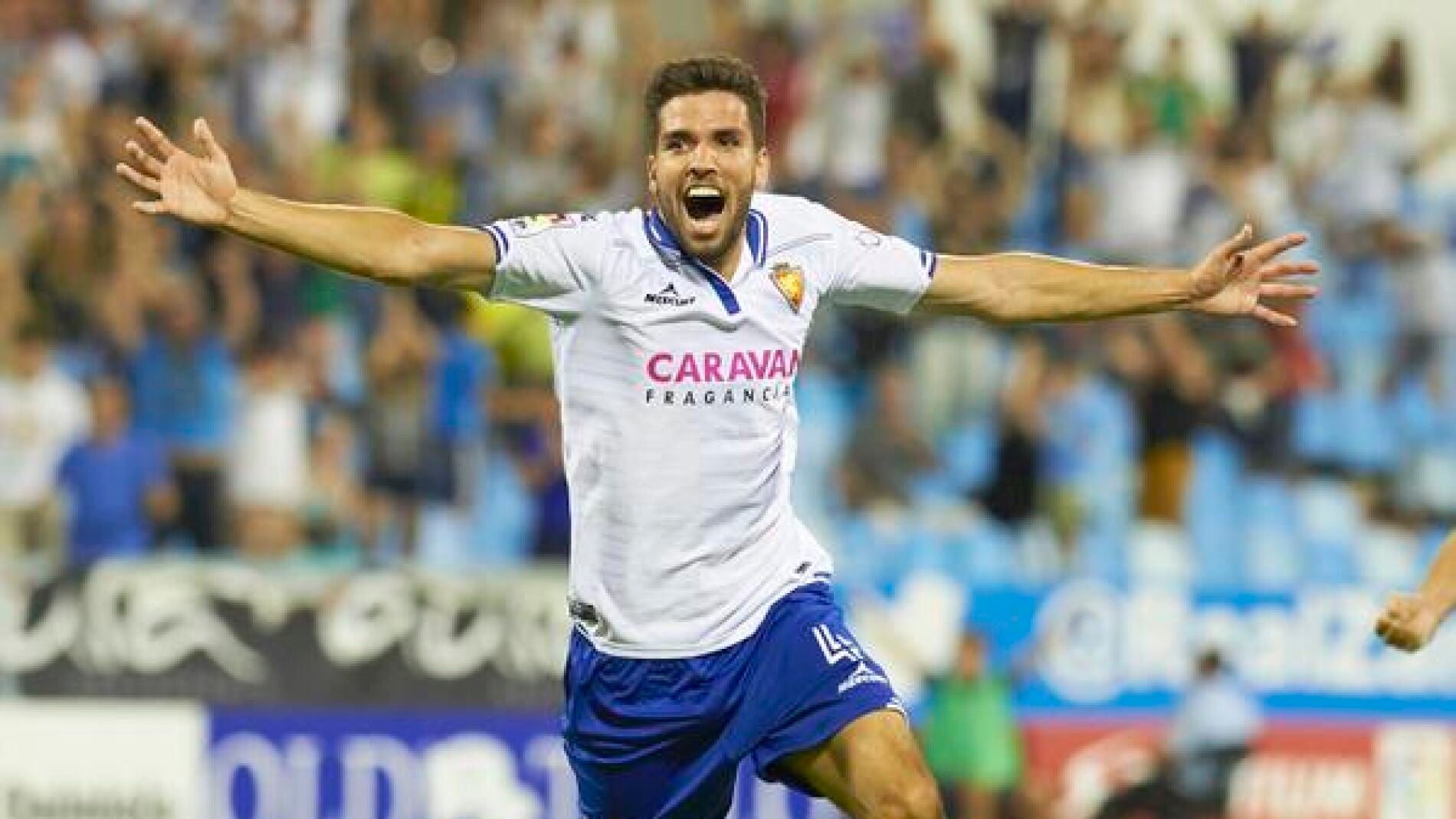 El Zaragoza le gana al Almer&iacute;a con un gol en el descuento