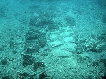 Parte de la fortificación descubierta bajo el mar Egeo