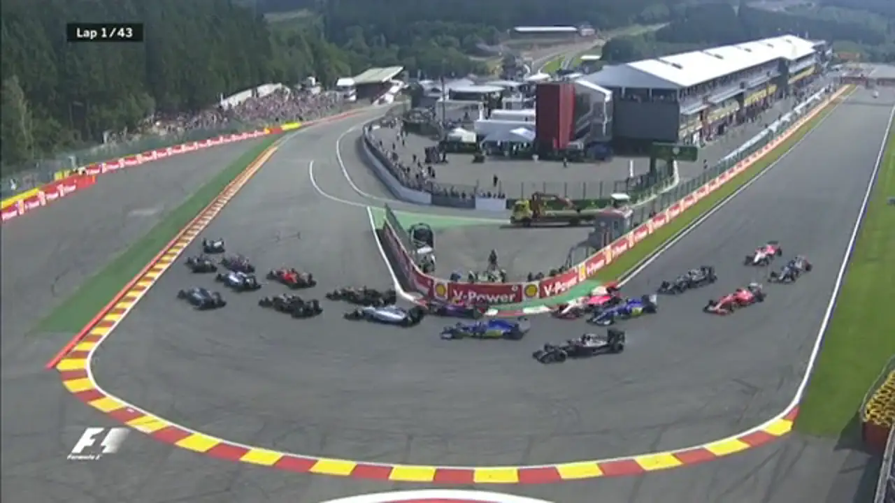 Salida de Alonso en el GP de Bélgica 2015