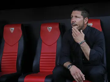 Simeone, antes del comienzo del partido contra el Sevilla Simeone, antes del comienzo del partido contra el Sevilla