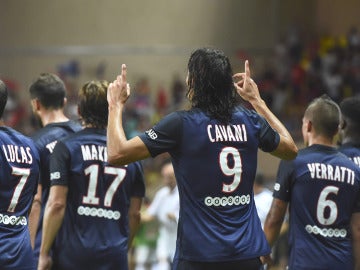 Cavani celebra uno de sus goles contra el Mónaco