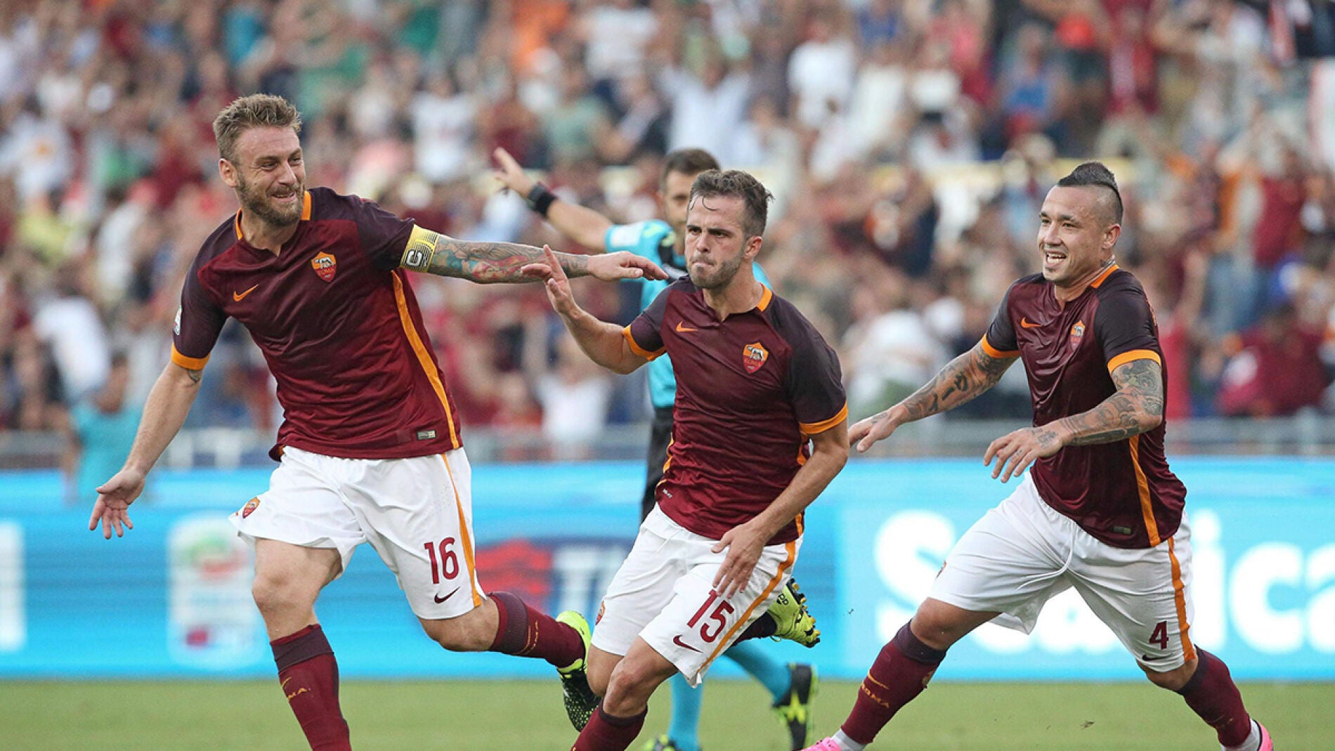Pjanic celebra su gol contra la Juventus