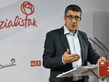 Patxi López, durante una rueda de prensa en la sede del PSE-EE en Bilbao. Patxi López, durante una rueda de prensa en la sede del PSE-EE en Bilbao.