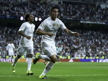 James Rodríguez celebra un gol frente al Betis