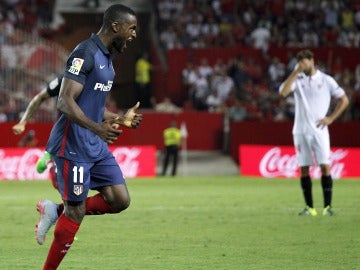 Jackson Martínez celebra un gol