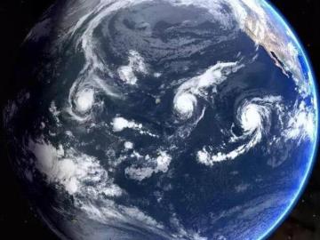 Los tres huracanes retratados