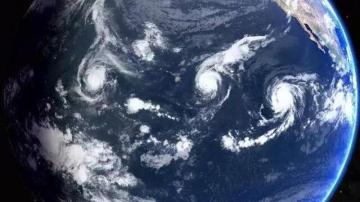 Los tres huracanes retratados