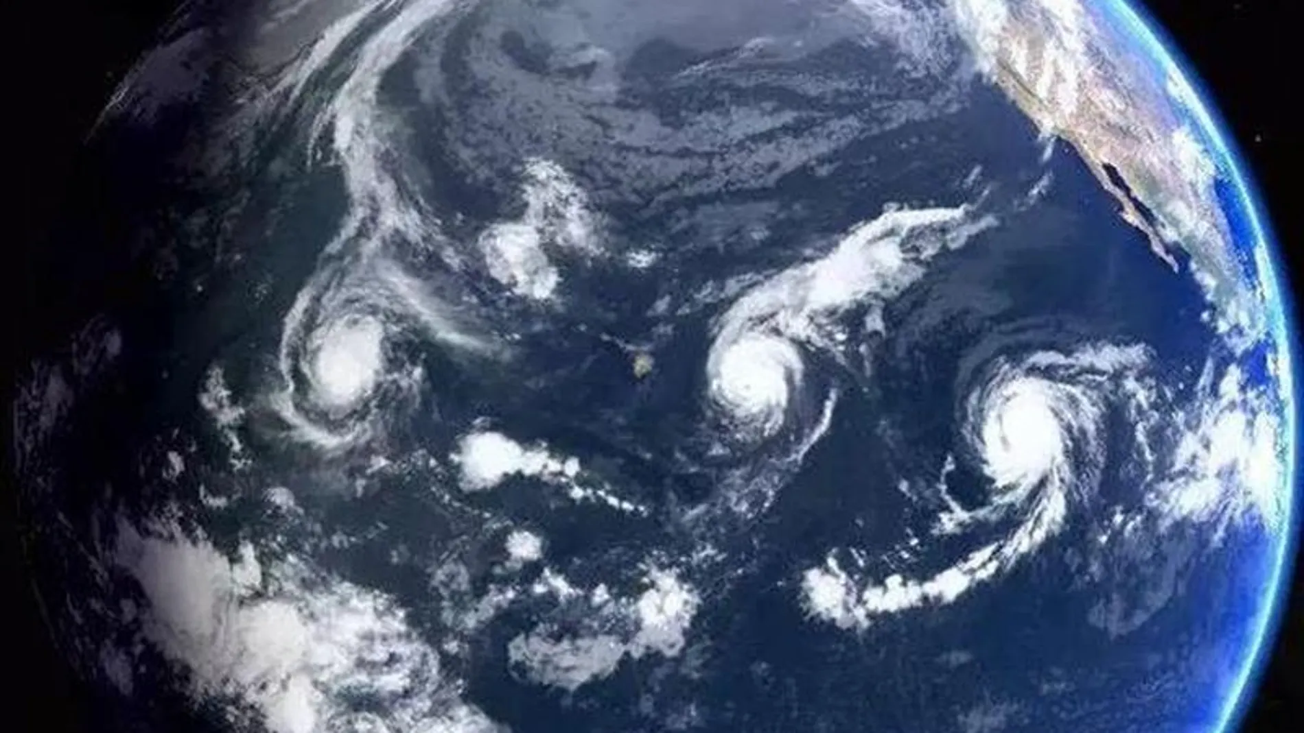 Los tres huracanes retratados Los tres huracanes retratados