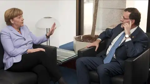 El presidente del Gobierno español Mariano Rajoy junto a la Canciller alemana Angela Merkel El presidente del Gobierno español Mariano Rajoy junto a la Canciller alemana Angela Merkel