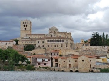 Imagen panorámica de la muralla de Zamora.