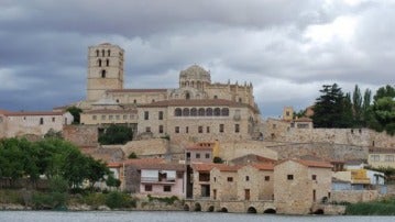 Imagen panorámica de la muralla de Zamora.