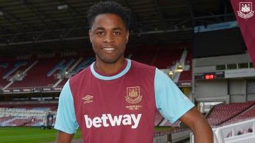 Alex Song, con la camiseta del West Ham