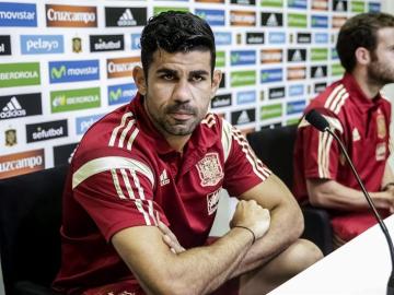 Diego Costa junto a Juan Mata, en rueda de prensa