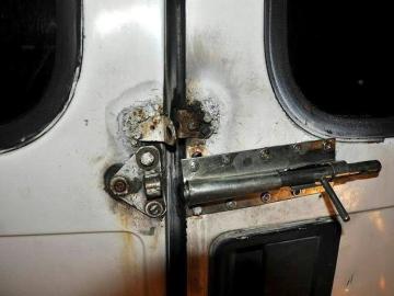 Fotografía facilitada por la policía austriaca de la furgoneta interceptada. Fotografía facilitada por la policía austriaca de la furgoneta interceptada.