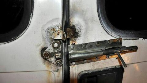 Fotograf&iacute;a facilitada por la polic&iacute;a austriaca de la furgoneta interceptada.