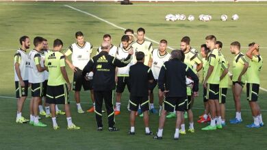 Del Bosque prueba con Cesc en el centro y con Diego Costa en punta