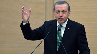 Erdogan convence a un hombre de que no se tire al Bósforo desde un puente