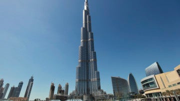 Imagen panorámica del rascacielos  Burj Khalifa de Dubai. 